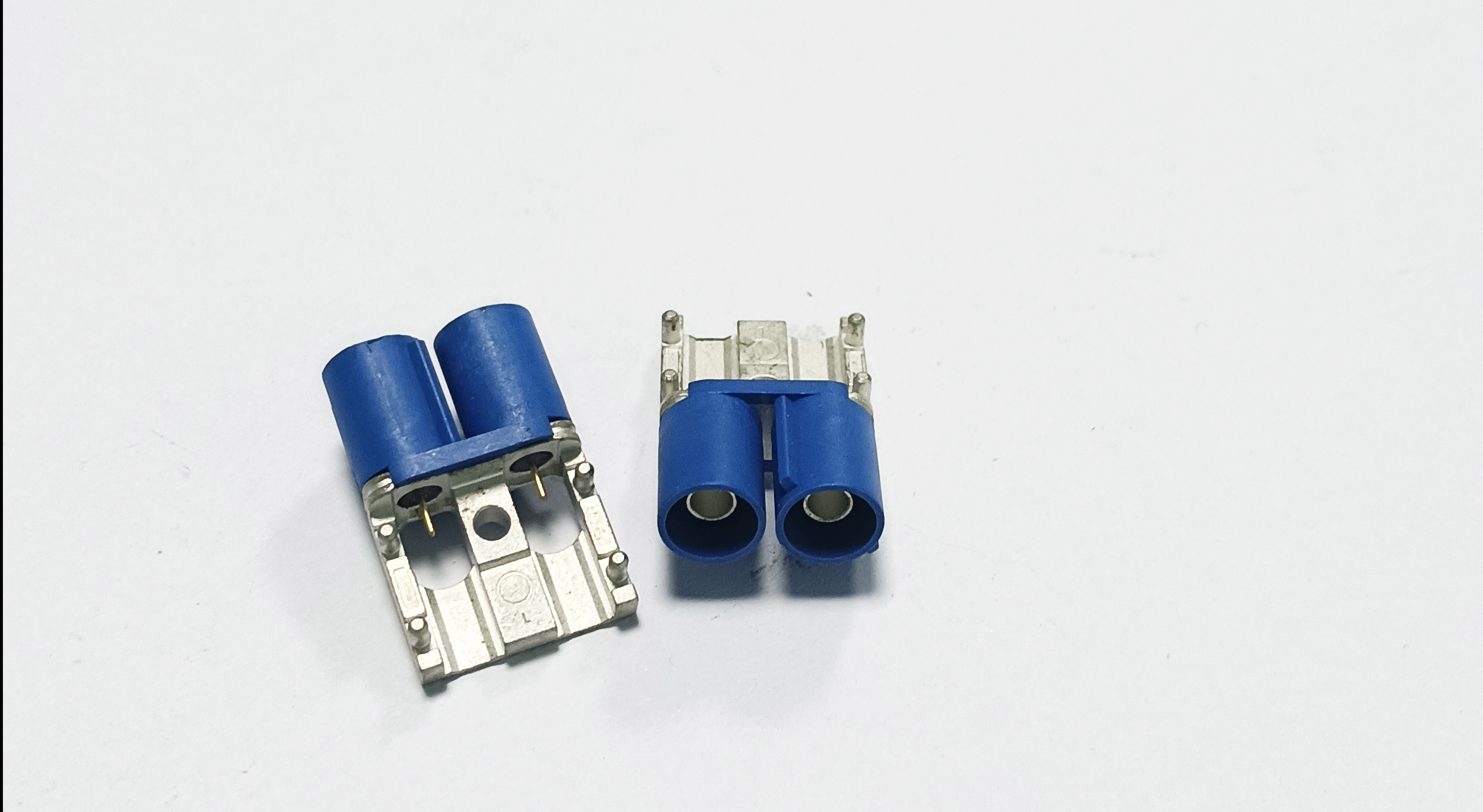 生產FAKRA連接器用什么機器？